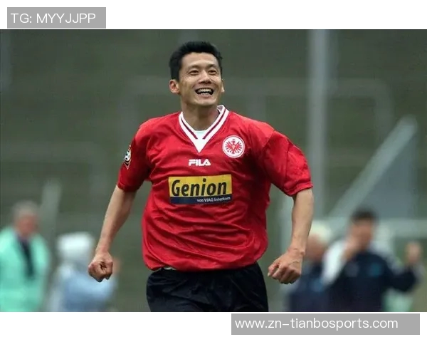 杨晨52岁生日FIFA送祝福以双脚探路照亮未来之路